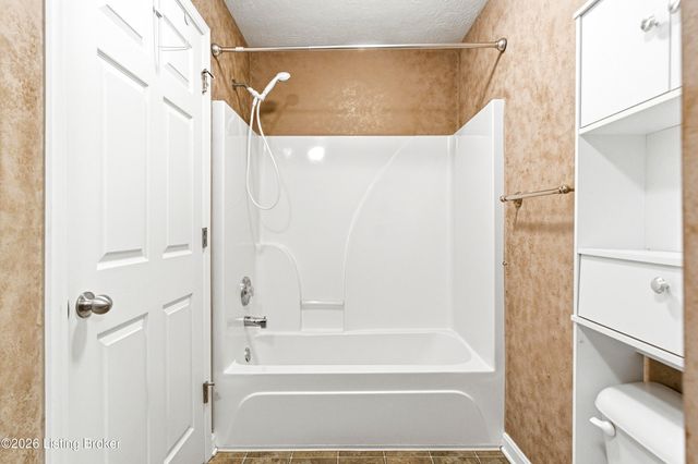 10200 Deer Vista Dr, Louisville, KY 40291