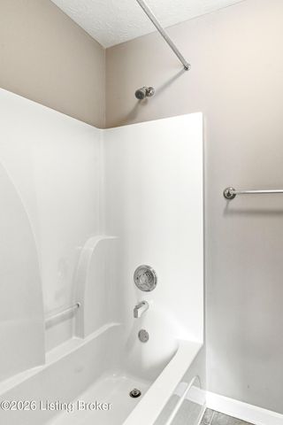 10200 Deer Vista Dr, Louisville, KY 40291