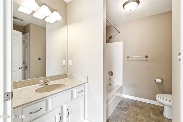 10200 Deer Vista Dr, Louisville, KY 40291