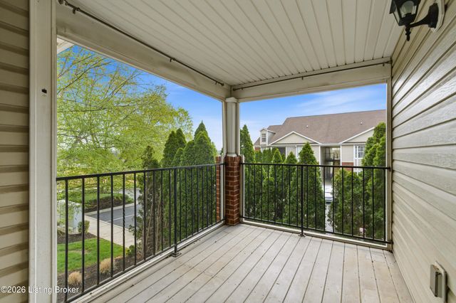10200 Deer Vista Dr, Louisville, KY 40291