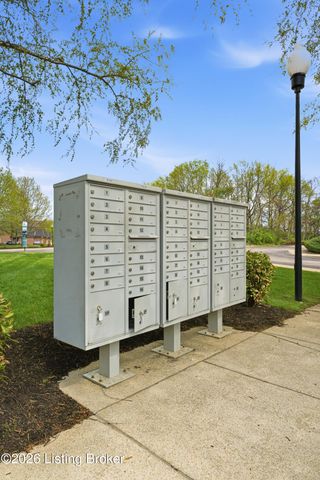10200 Deer Vista Dr, Louisville, KY 40291