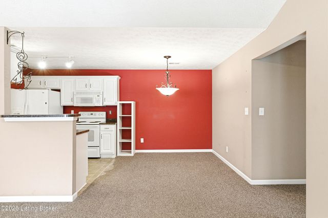 10200 Deer Vista Dr, Louisville, KY 40291