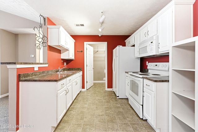 10200 Deer Vista Dr, Louisville, KY 40291