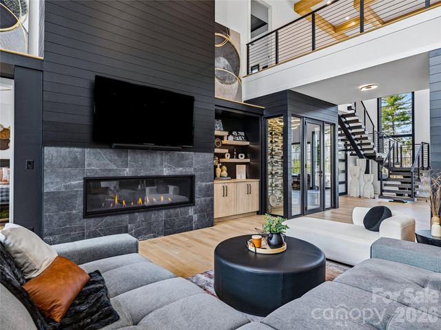 361 Belle Isle Way, Asheville, NC 28803
