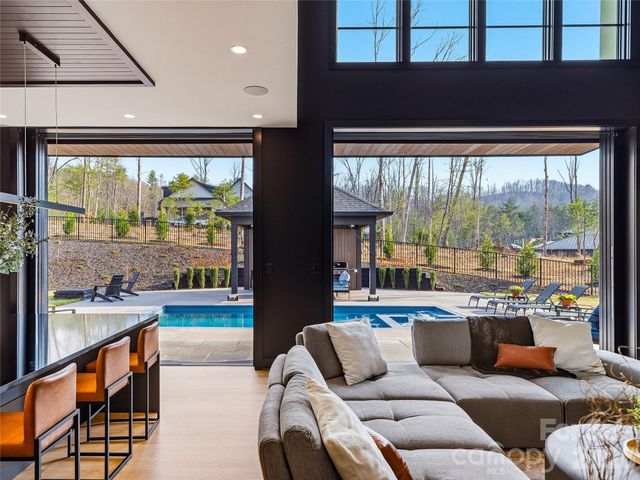 361 Belle Isle Way, Asheville, NC 28803