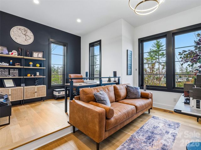 361 Belle Isle Way, Asheville, NC 28803