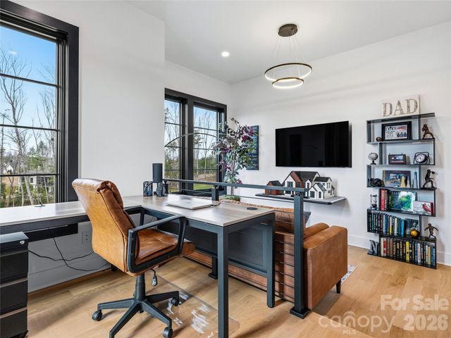 361 Belle Isle Way, Asheville, NC 28803