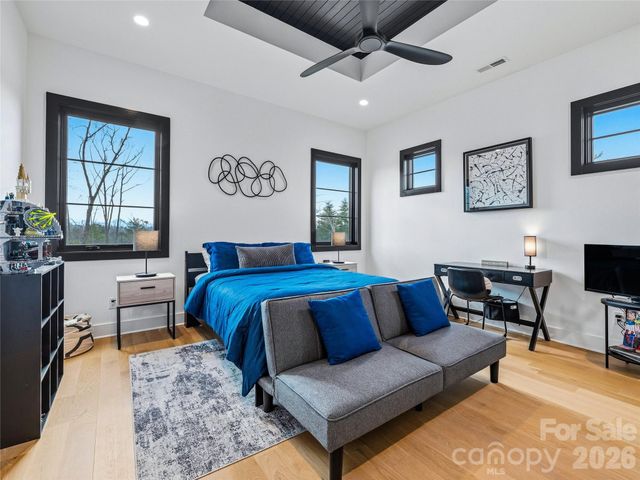 361 Belle Isle Way, Asheville, NC 28803