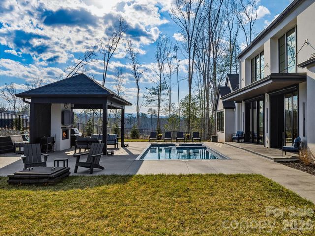 361 Belle Isle Way, Asheville, NC 28803