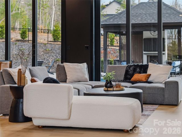 361 Belle Isle Way, Asheville, NC 28803