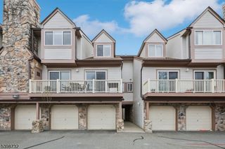 209 Woods Edge Dr, Roxbury Twp., NJ 07876