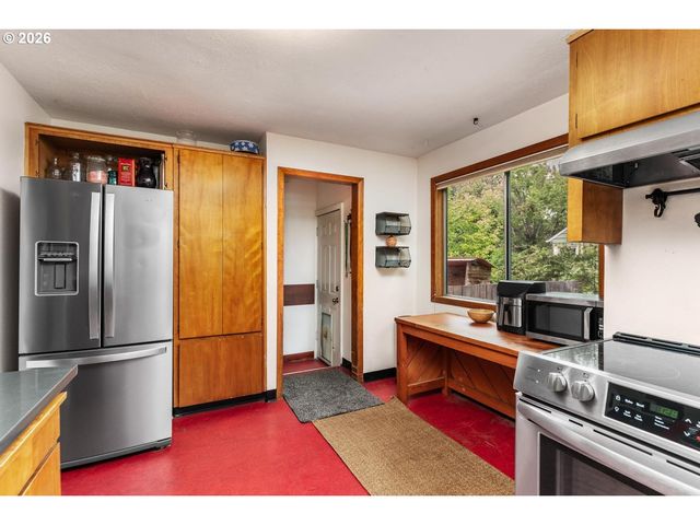245 Se 108TH Ave, Portland, OR 97216