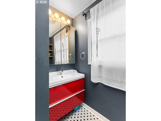 245 Se 108TH Ave, Portland, OR 97216