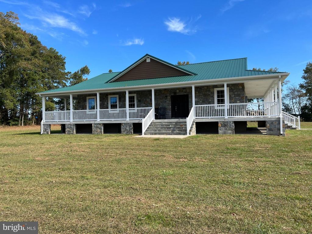 Image 3 of property listing at 26297 PITTS CREEK RD, New Church, VA 23415