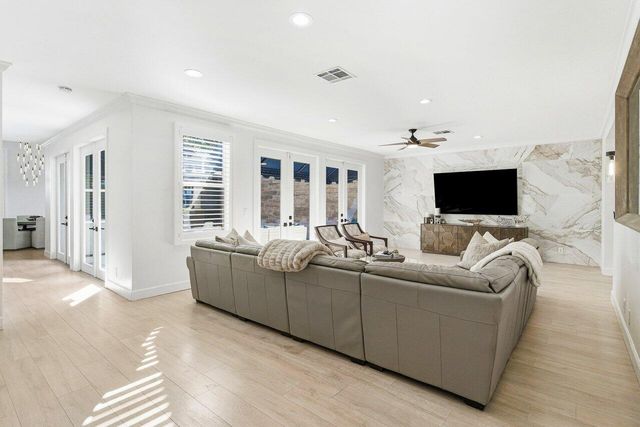 5696 NW 39th Avenue, Boca Raton, FL 33496