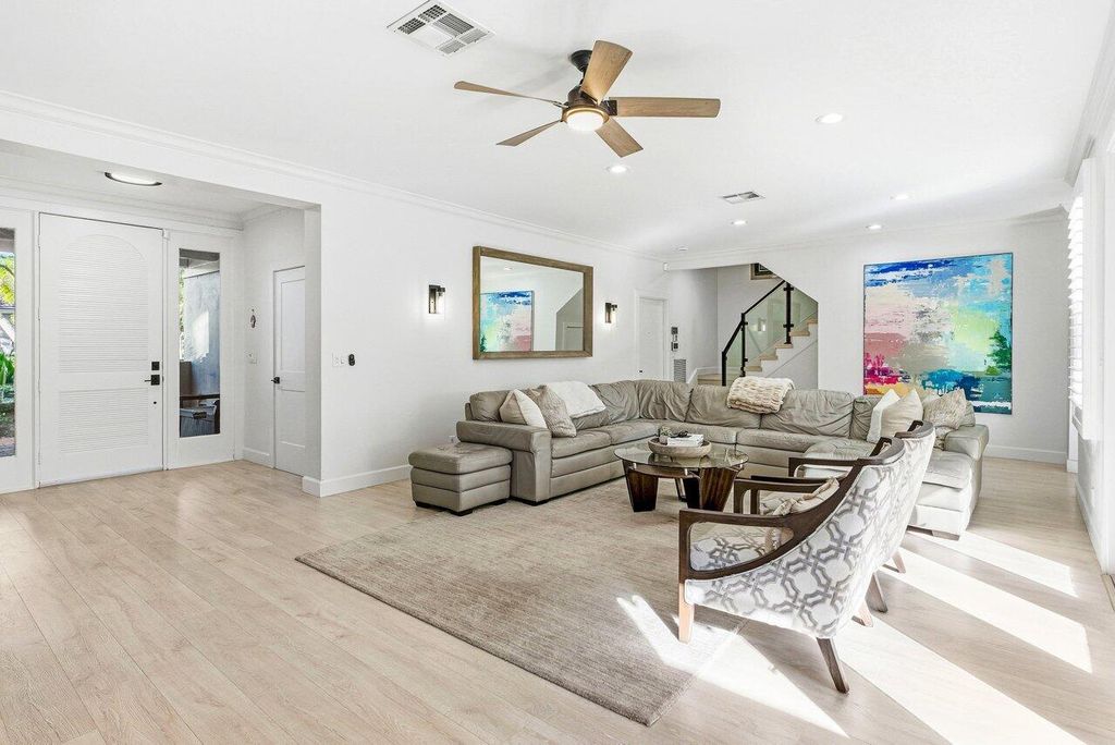 Image 2 of property listing at 5696 NW 39th Avenue, Boca Raton, FL 33496