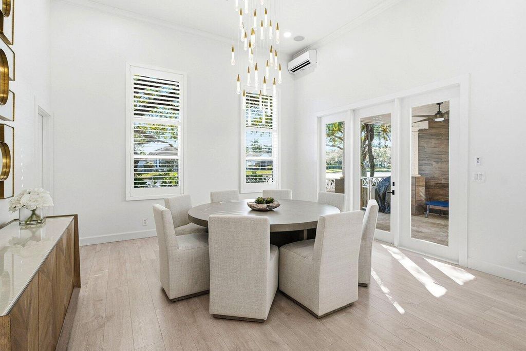 Image 7 of property listing at 5696 NW 39th Avenue, Boca Raton, FL 33496