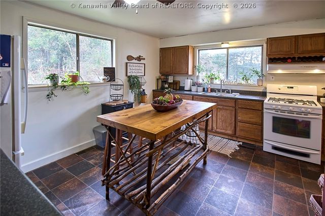 104 Woodland Drive, Nitro, WV 25143