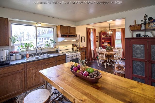 104 Woodland Drive, Nitro, WV 25143