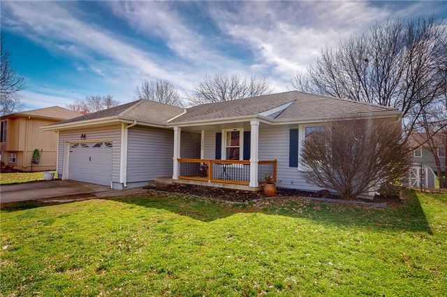 1905 NE Dill Drive, Lee's Summit, MO 64086