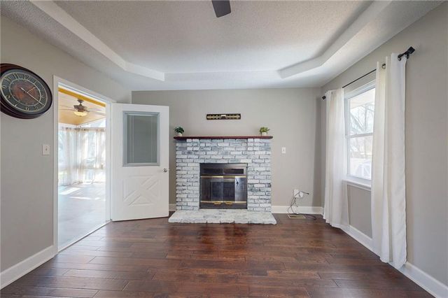 1905 NE Dill Drive, Lee's Summit, MO 64086