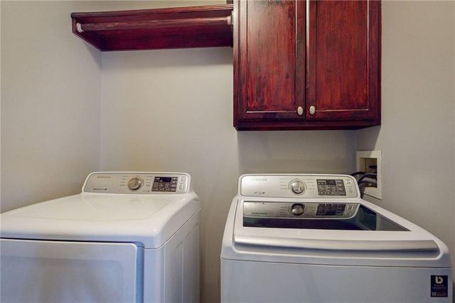 1905 NE Dill Drive, Lee's Summit, MO 64086