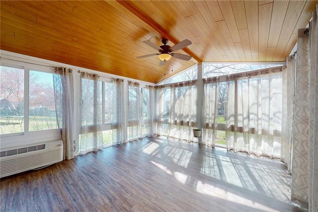 1905 NE Dill Drive, Lee's Summit, MO 64086