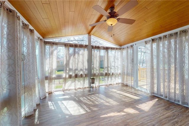 1905 NE Dill Drive, Lee's Summit, MO 64086