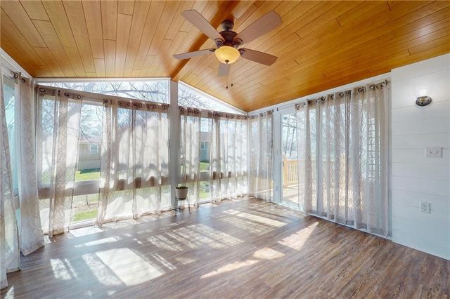 1905 NE Dill Drive, Lee's Summit, MO 64086