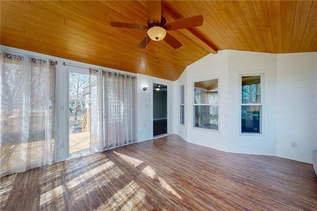 1905 NE Dill Drive, Lee's Summit, MO 64086