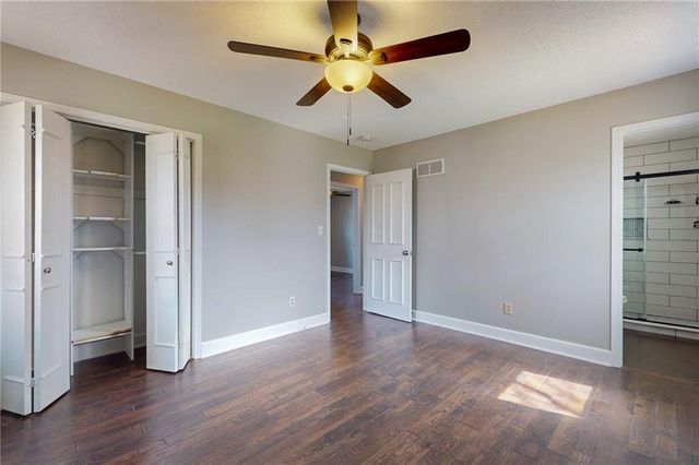 1905 NE Dill Drive, Lee's Summit, MO 64086