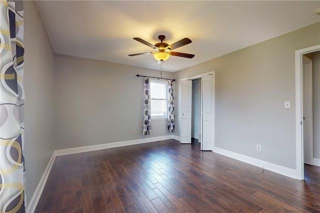 1905 NE Dill Drive, Lee's Summit, MO 64086