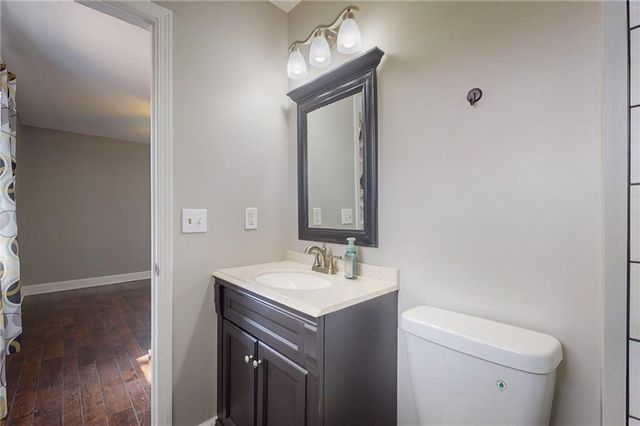 1905 NE Dill Drive, Lee's Summit, MO 64086