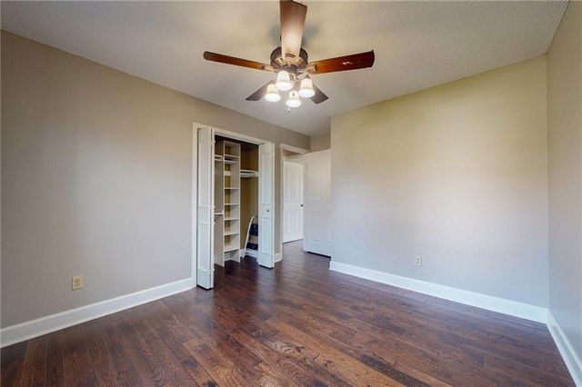 1905 NE Dill Drive, Lee's Summit, MO 64086