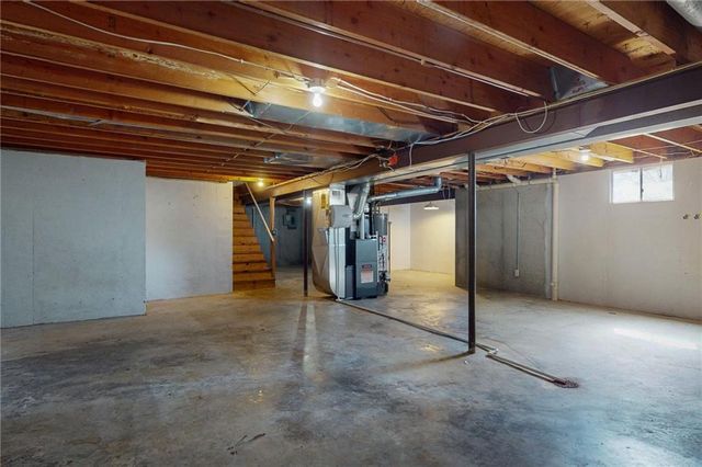 1905 NE Dill Drive, Lee's Summit, MO 64086