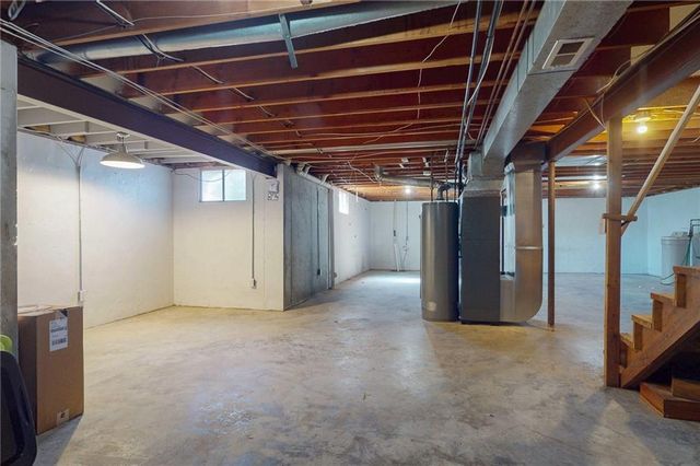 1905 NE Dill Drive, Lee's Summit, MO 64086