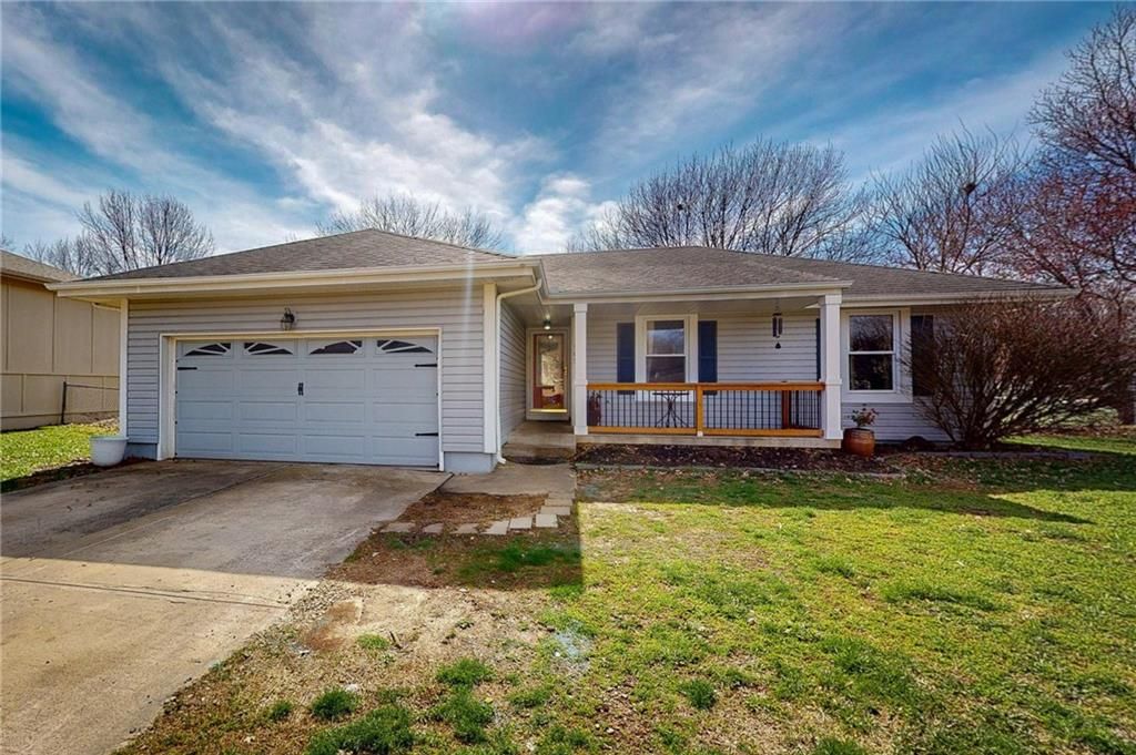 1905 NE Dill Drive, Lee's Summit, MO 64086