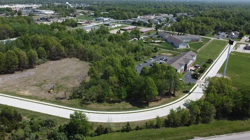 Image 3 of property listing at 0 S 43rd Street, Mt Vernon, IL 62864