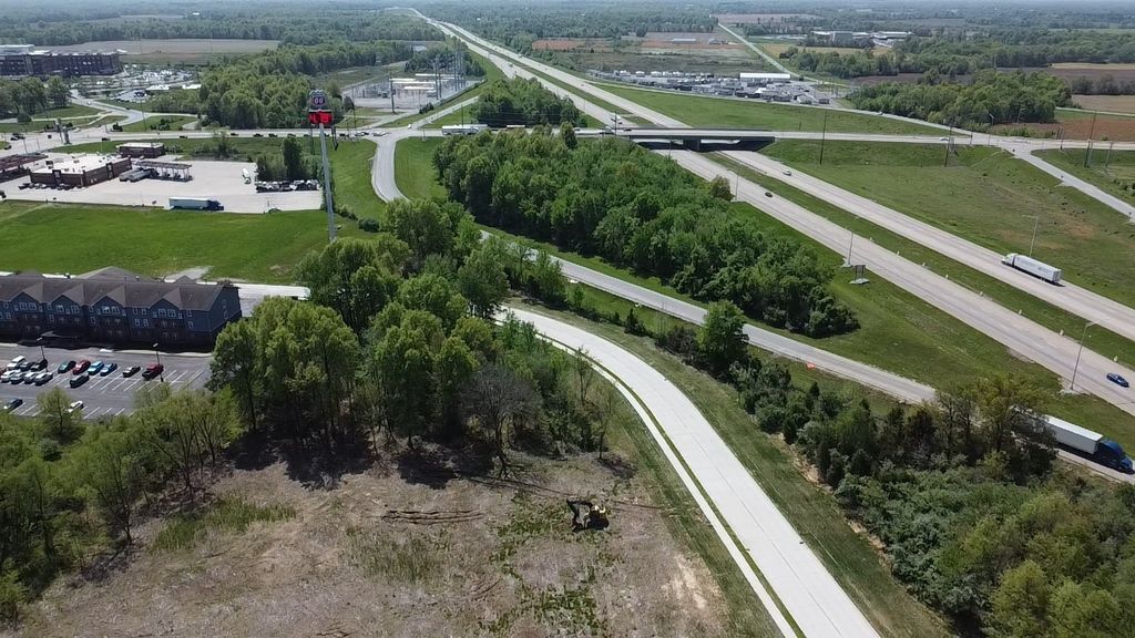 Image 5 of property listing at 0 S 43rd Street, Mt Vernon, IL 62864