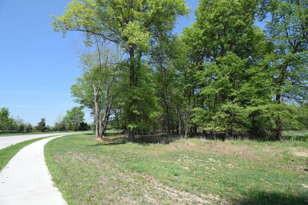 Image 6 of property listing at 0 S 43rd Street, Mt Vernon, IL 62864