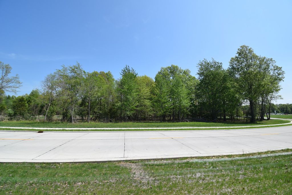 Image 8 of property listing at 0 S 43rd Street, Mt Vernon, IL 62864