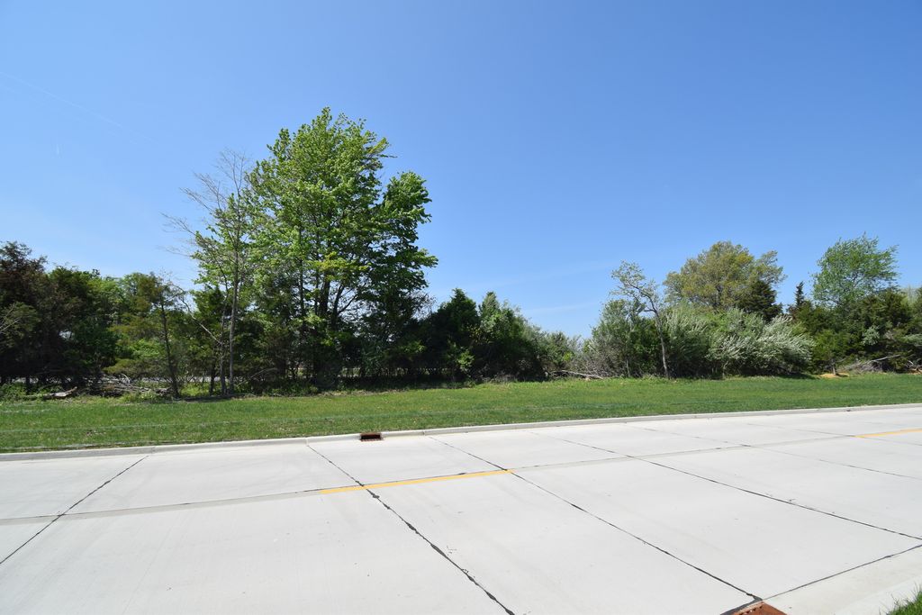 Image 9 of property listing at 0 S 43rd Street, Mt Vernon, IL 62864