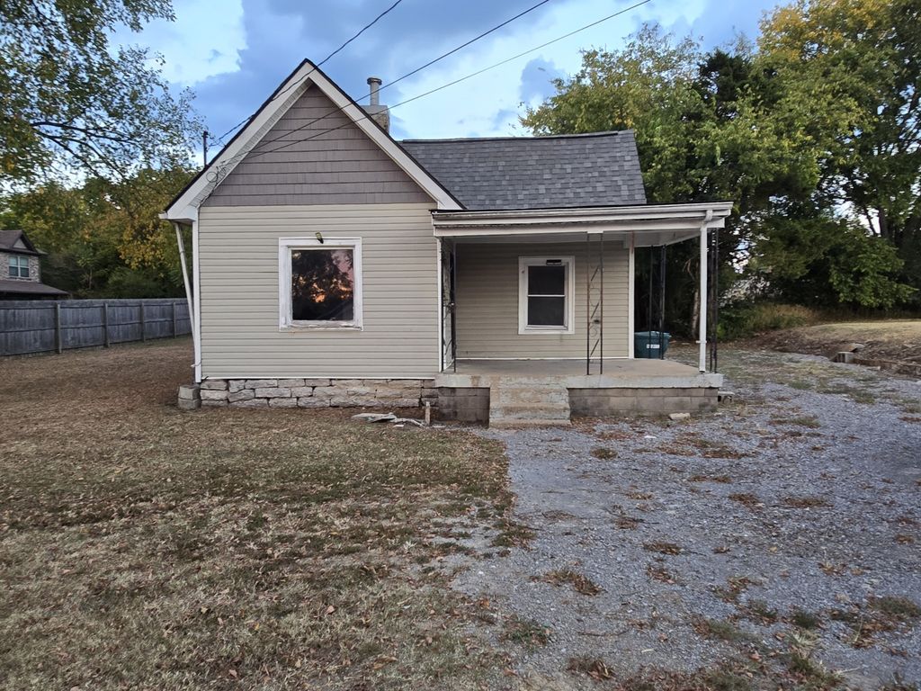 207 Cedar St, Lebanon, TN 37087
