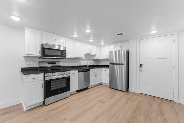 403 Veterans Boulevard, 202 (H5), Branson, MO 65616