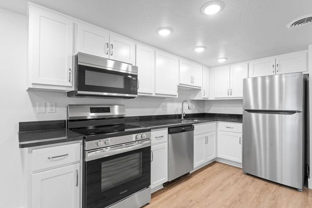 403 Veterans Boulevard, 202 (H5), Branson, MO 65616