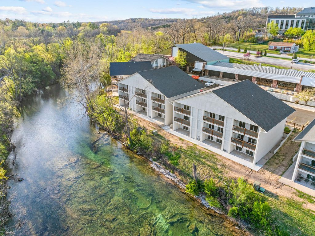 403 Veterans Boulevard, 202 (H5), Branson, MO 65616