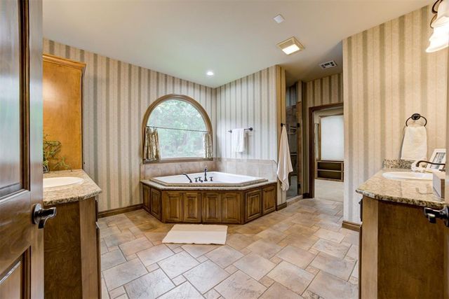 1918 Winding Ridge Road, Edmond, OK 73034