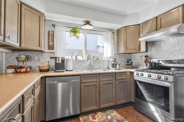 7264 Irongate Road, Canton, MI 48187