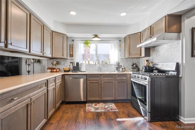 7264 Irongate Road, Canton, MI 48187