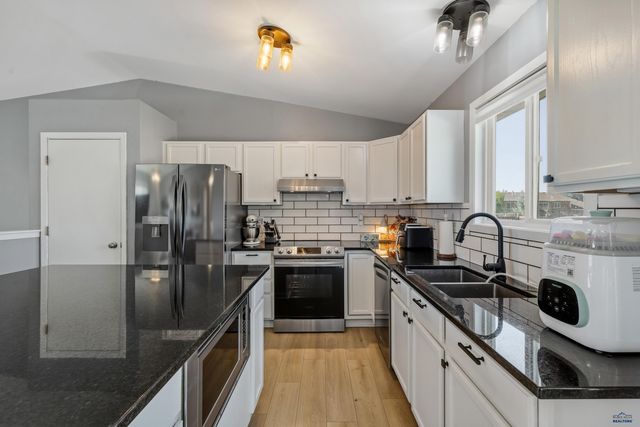 618 STEALTH LN, Box Elder, SD 57719
